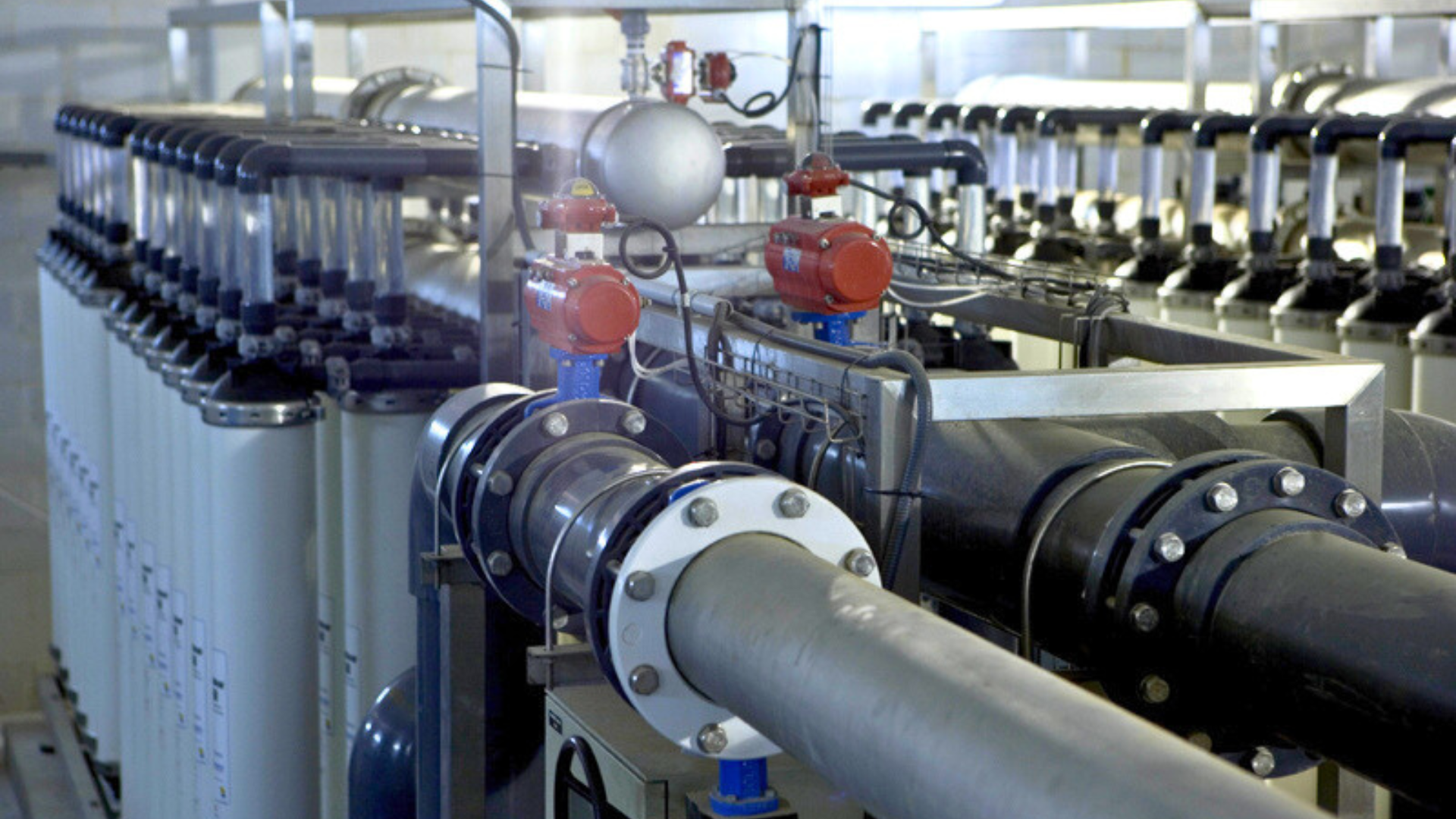 Depuradora y gestión responsable de residuos en AUJOR